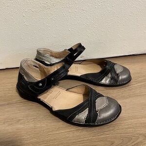 Dorking by Fluchos Black Sandals